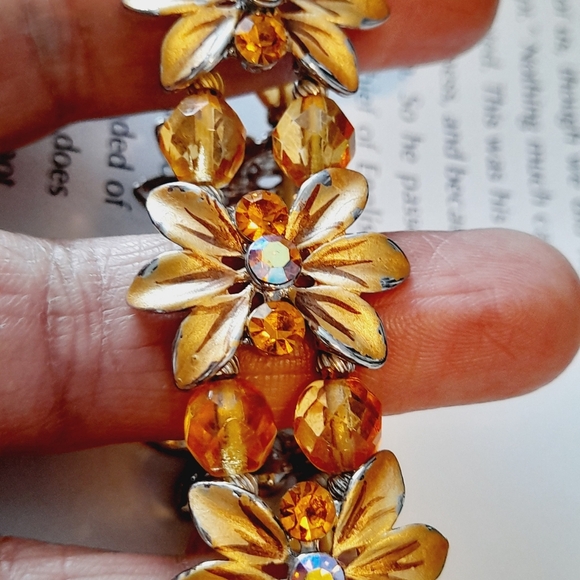 Stretchy Gold Amber Tones Metal And Chrystal - Picture 5 of 6